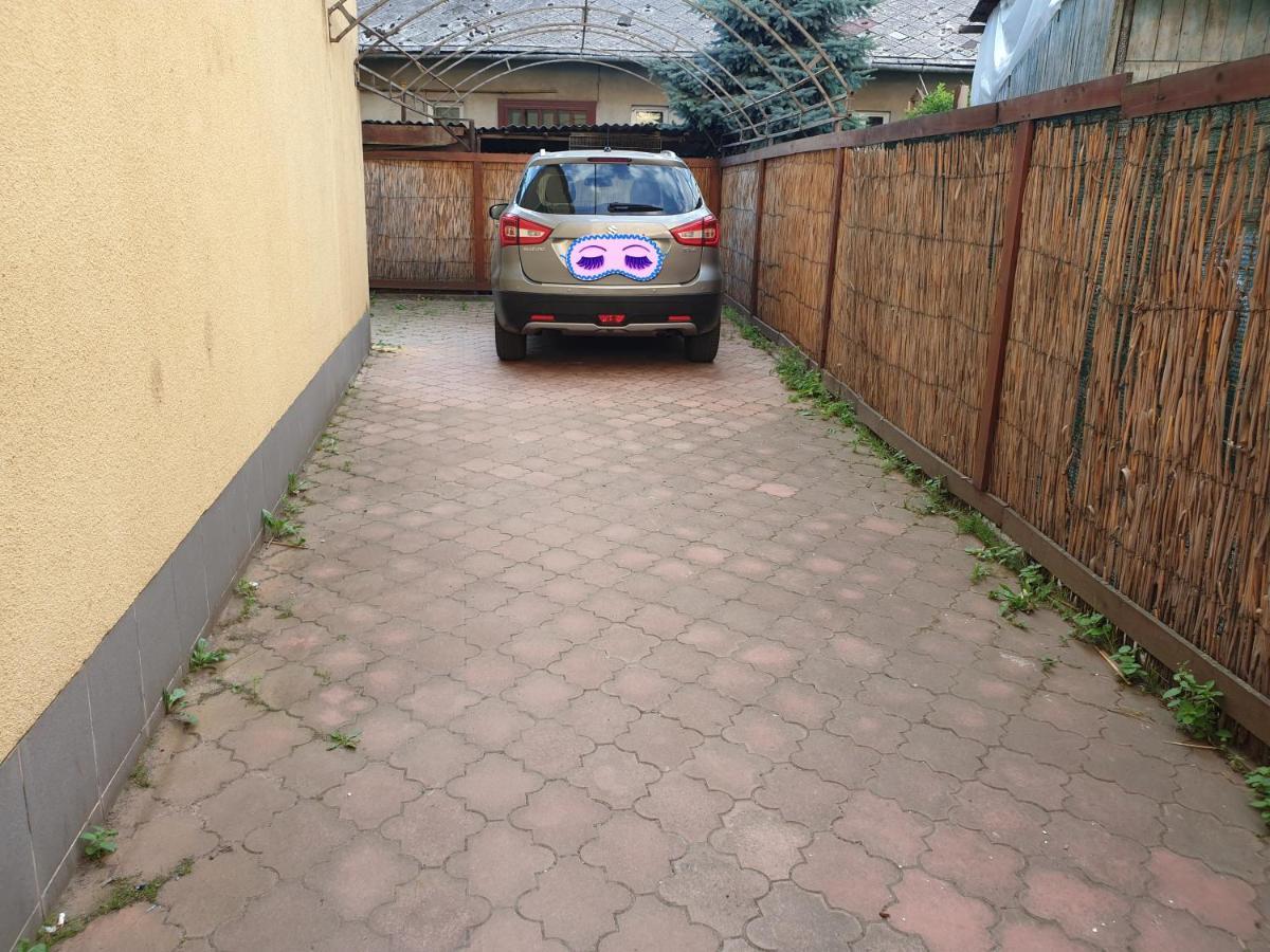 Мандри Хостел Uzhhorod Exterior foto