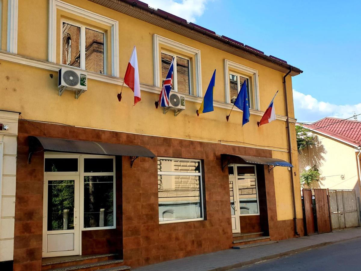 Мандри Хостел Uzhhorod Exterior foto